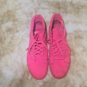 Pink vans skateboarding shoe
